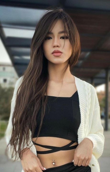 Zhang nude model picture