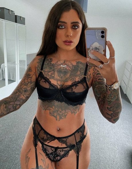 Daisy Darling erotic model pic