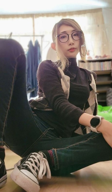 MikanCos high quality actress image