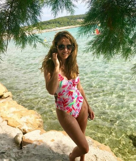 Samia Ghadie star naked pics