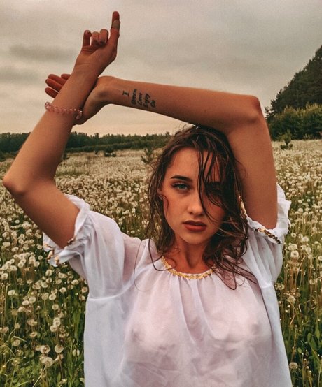 Alevtina Batman erotic model image