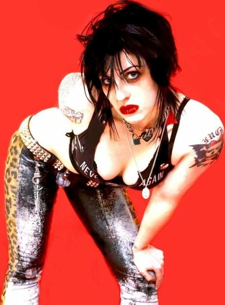 Brody Dalle art star archive