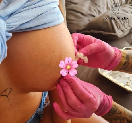 Andressa Oliveira erotic model image