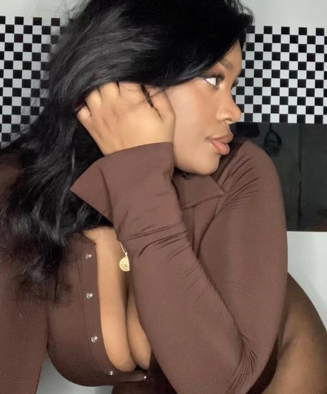 Zee Ngema hot star pic