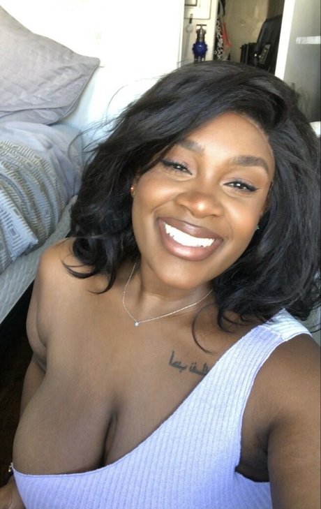 Zee Ngema pornstar hd picture