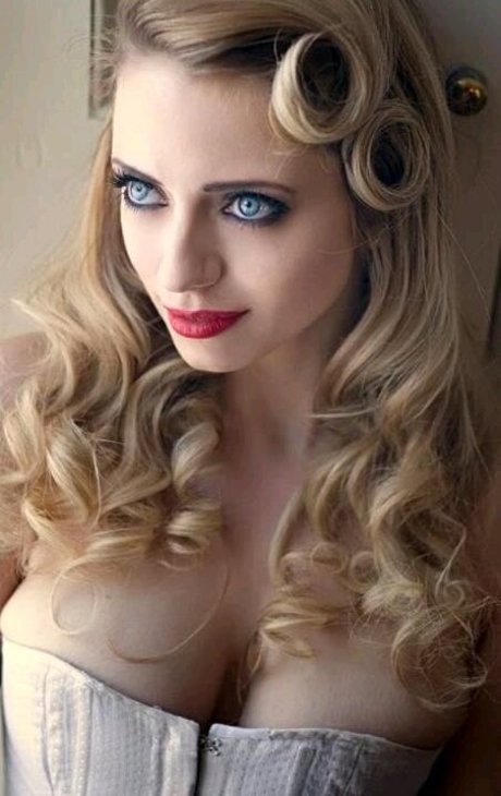 Sinead Bales exclusive actress pic