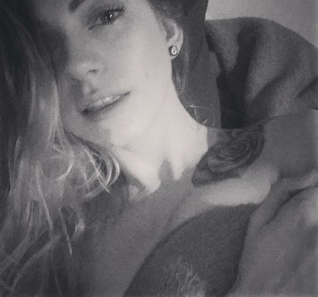 Sinead Bales nude star picture