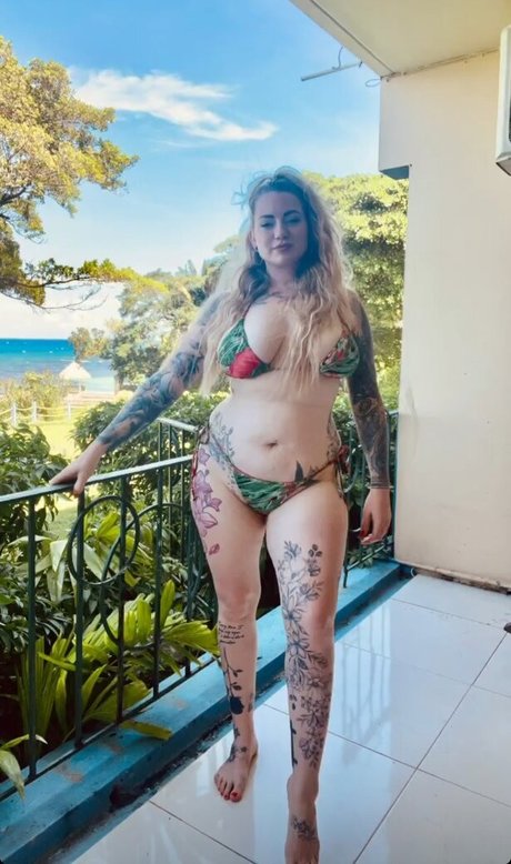 Sinead Bales star art galleries