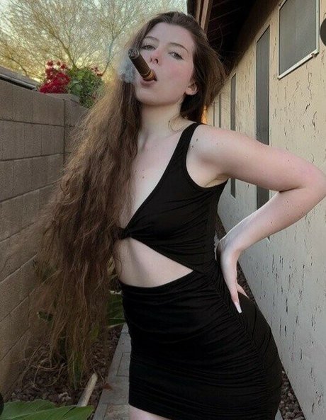 Elizabeth Finis model adult photos