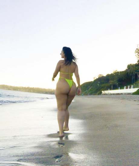 annastayzia star exclusive image