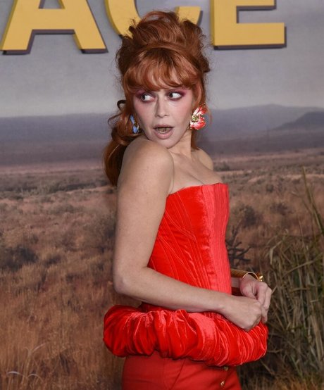 Natasha Lyonne pretty actress photos