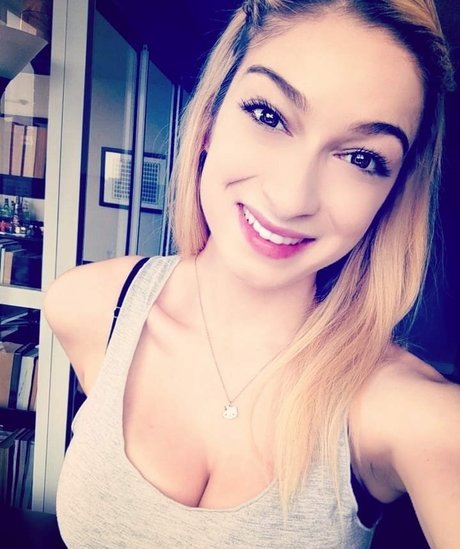 Sydney Meyer hot star pictures