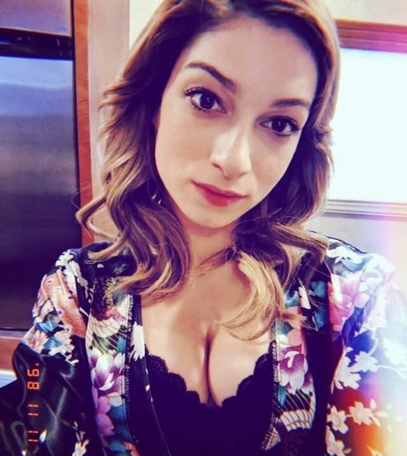 Sydney Meyer model top pics