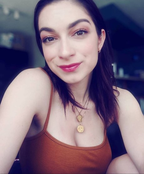 Sydney Meyer pretty actress photos