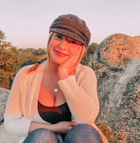 Olivia Haigh pornstar sexy gallery