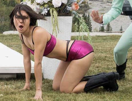 Daniella Pineda art star pictures