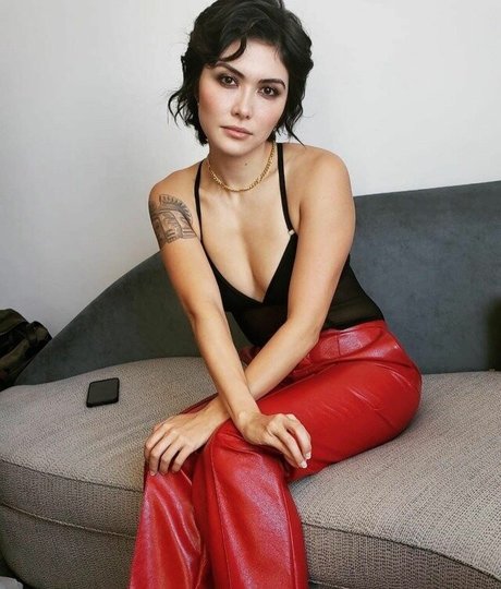 Daniella Pineda star nice pic