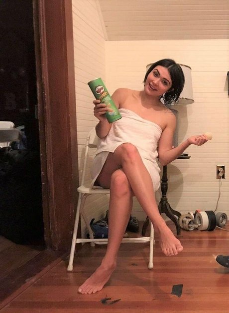 Daniella Pineda naked star archive