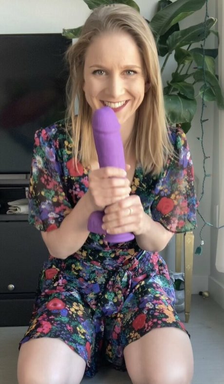 Demis Kitchen erotic actress pic