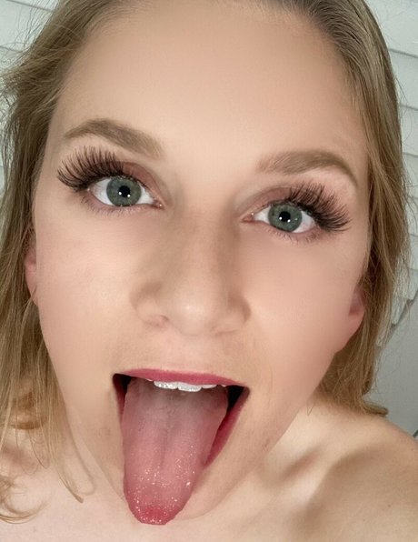 Demis Kitchen model art photos