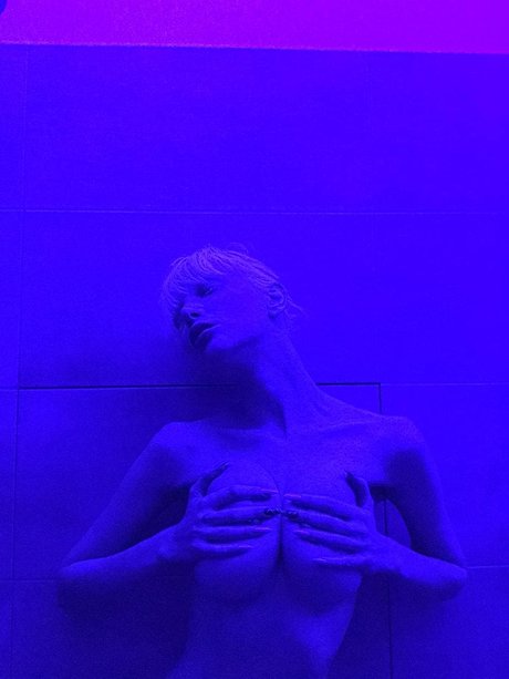 Alisa Liss model hot image