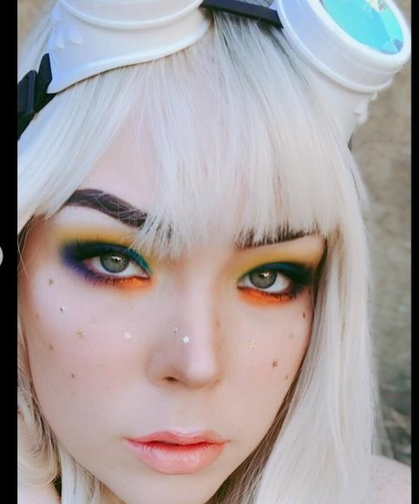 Suzy Berhow model erotic images