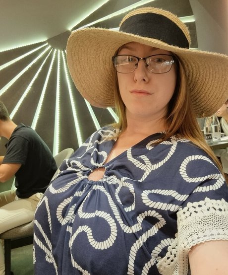 Blondy1 sexy actress pics