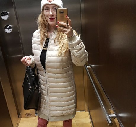 Blondy1 model hd img