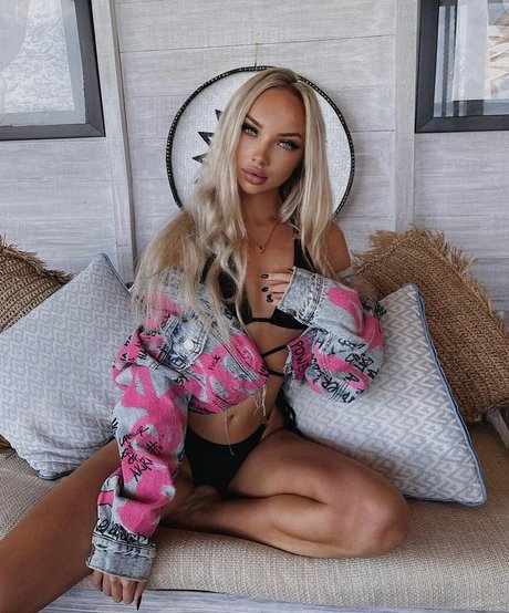 Yana fire naked actress picture