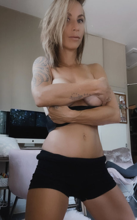 Lyssa Chapman star perfect pics