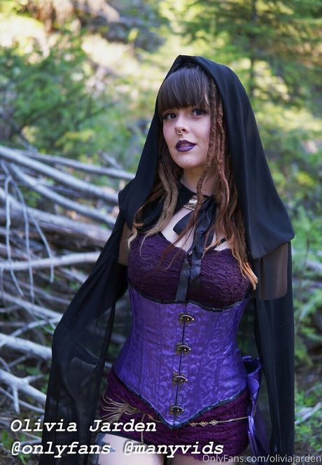 Olivia Jarden erotic actress img