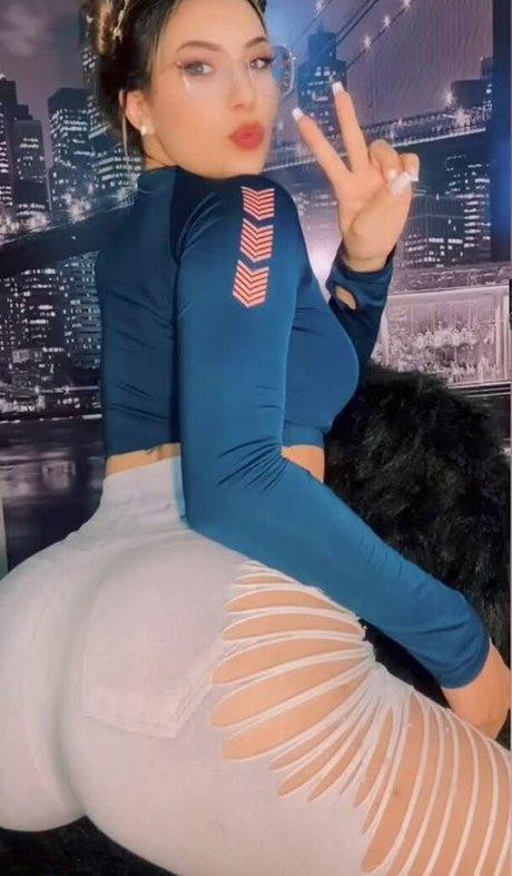 Helen Japa naked model gallery