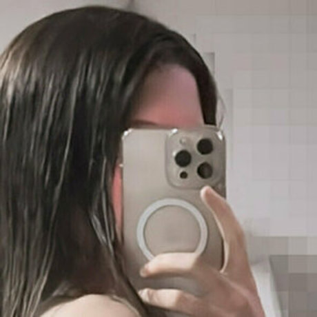 ThinkValerieggval exclusive model img