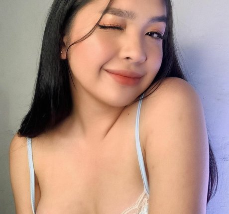 Zandy Acuin naked model img