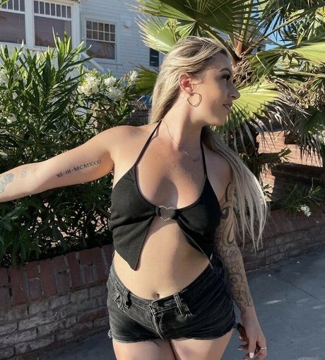 Mkxxxxx pornstar naked image