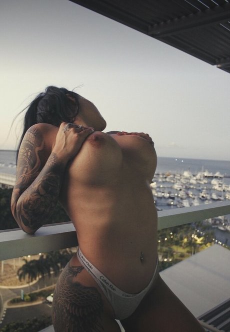 Casey Saron hd actress picture