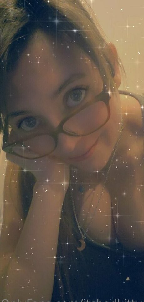 Itsbadkittyof xxx pornstar photo