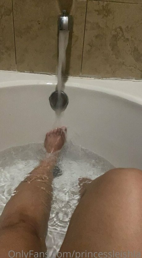 Leishla Gomez model adult img