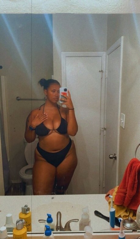 Shelbyjayy0 model top picture