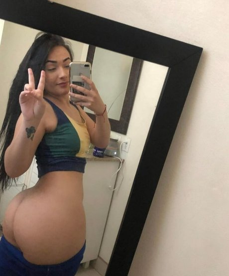 Diditafit model naked photo