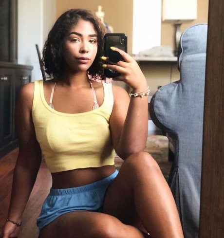 Holland Hoelland star sexy img