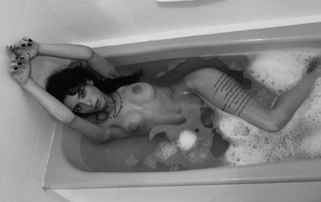 Didem Dinc sexy model archive