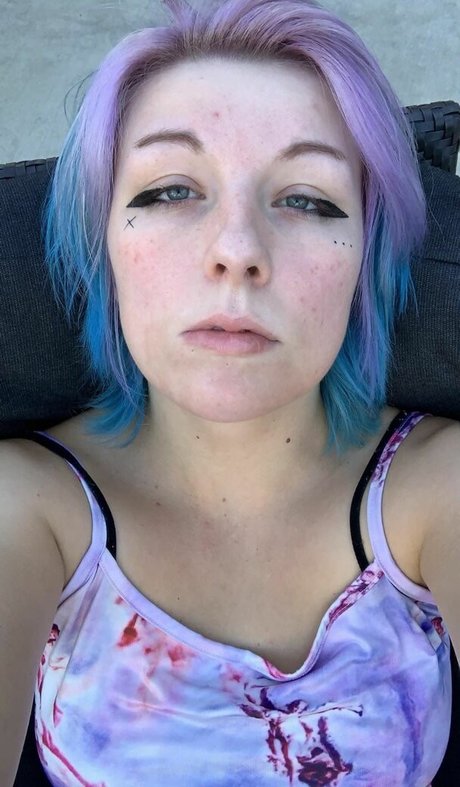 Peachymaxine model top pic