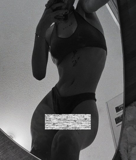 Cap0nce erotic star photo