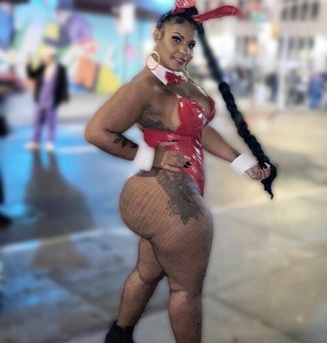 esmy v naked star images