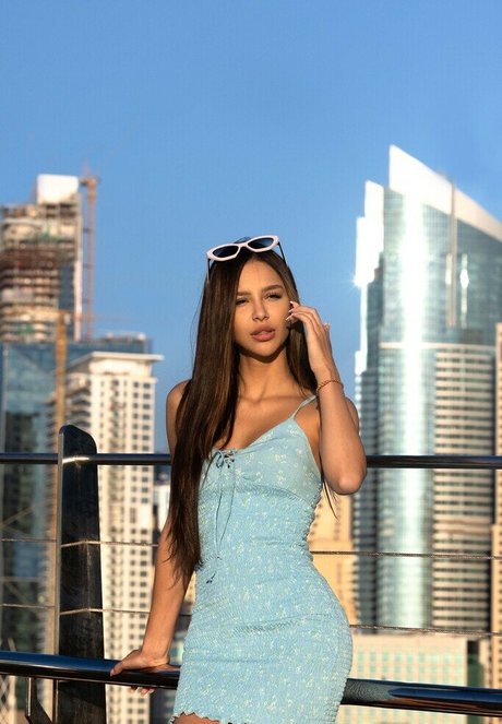 Sensual Crave top actress img