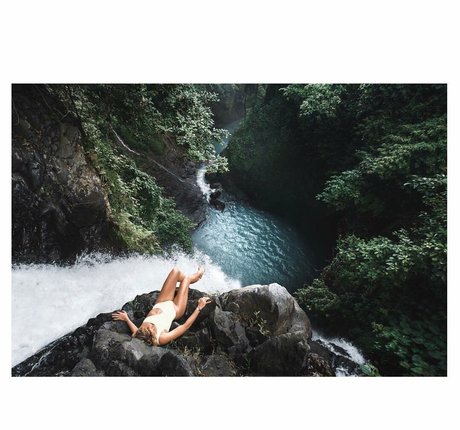 Shantel VanSanten model pretty picture