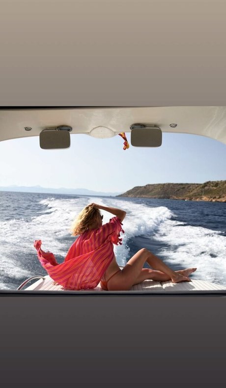 Shantel VanSanten pornstar erotic picture