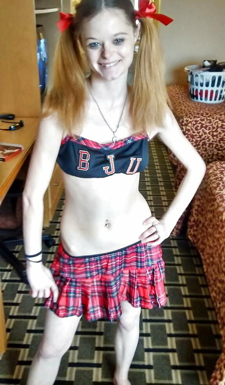 PhoebeXXXLynnXX model top pic