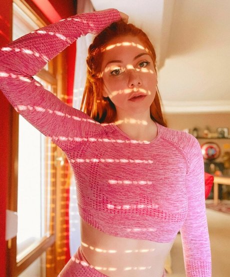 Ezgi Zorba art model pics